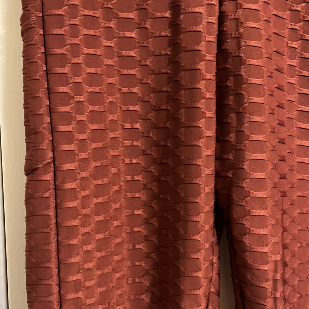 Burnt orange enhancing leggings, no size tag - Picture 2 of 5